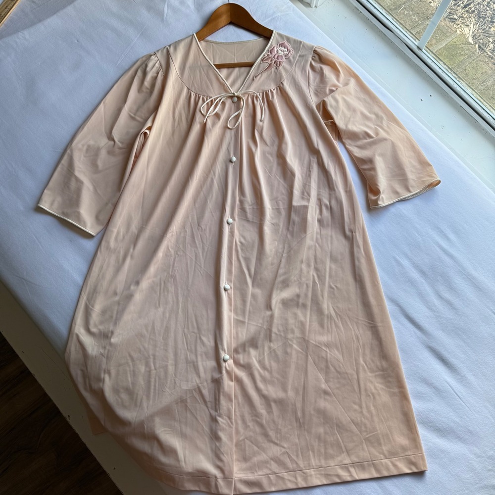 Vintage Lorraine Peach Nylon Tricot Robe Button Front Floral Embroidered Medium